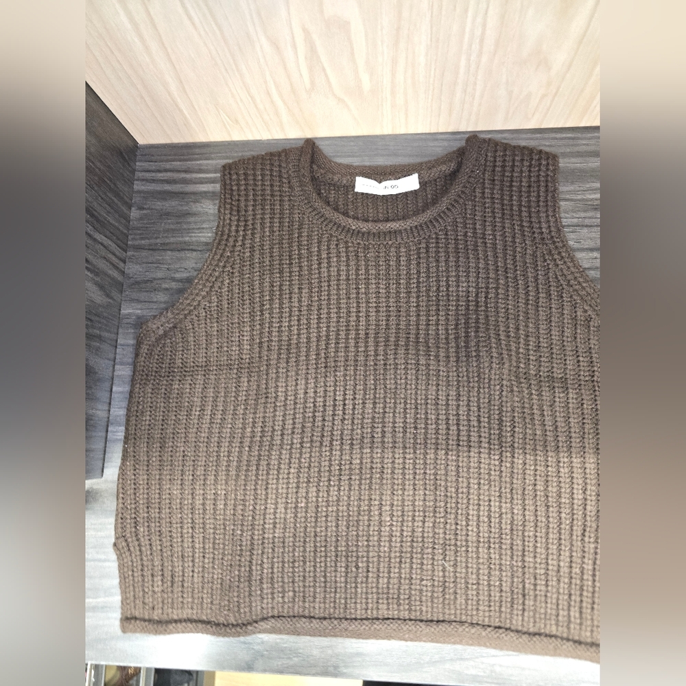 Sleeveless Knit Crewneck Sweater - Brown